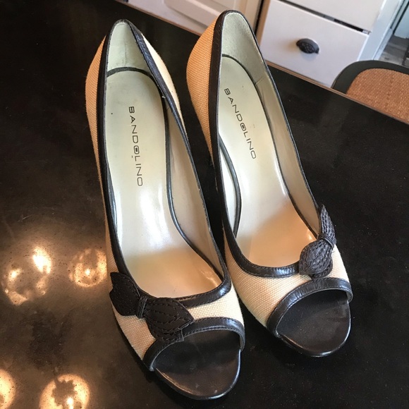 Bandolino size 8 1/2 canvas & leather heels - Picture 2 of 11